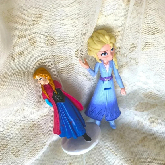 Miniature Disney Frozen Princess Elsa & Anna set of 2 toy figurines - Picture 5 of 6